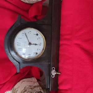 1920s Thomas mantle clock with key